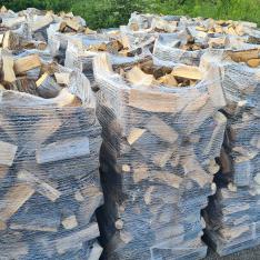 Palette de b�ches FENDUES Pr�mium 30cm en vrac 1,7 st�res bois sec < 20% humidit� 