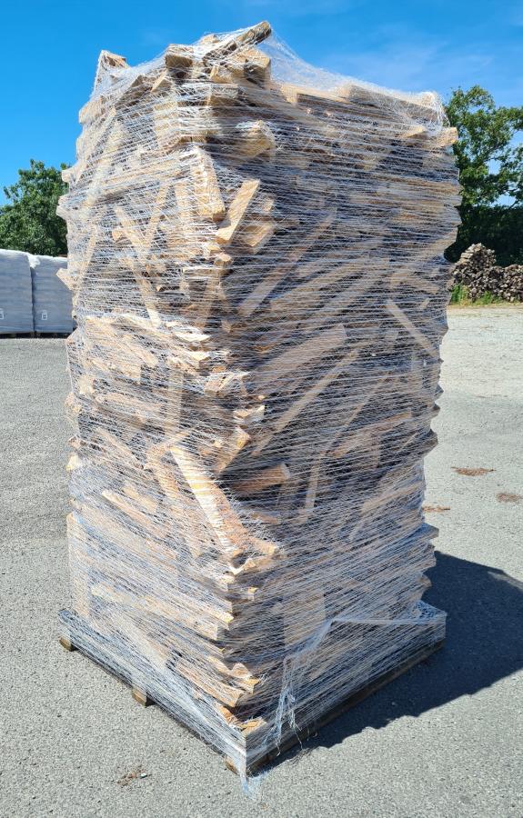 Palette de bois étuvé chêne petites sections en 33cm en vrac 1,7 stères bois sec < 10% humidité Palette de bois étuvé chêne petites sections en 33cm en vrac 1,7 stères bois sec < 10% humidité