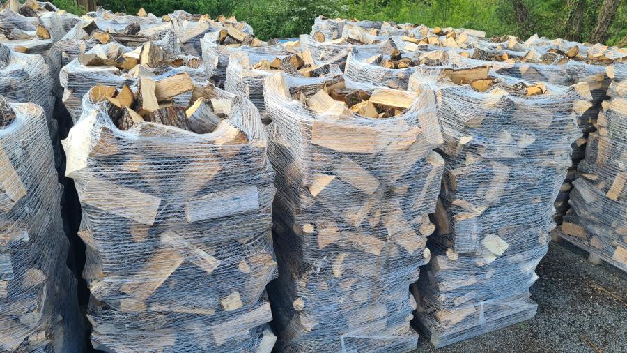 Palette de bûches FENDUES Prémium 25cm en vrac 1,8 stères bois sec < 20% humidité Palette de bûches FENDUES Prémium 25cm en vrac 1,8 stères bois sec < 20% humidité